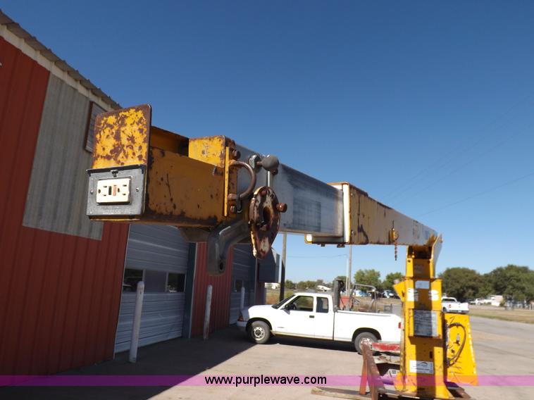 image for item H9028 Versalift TEL28G boom