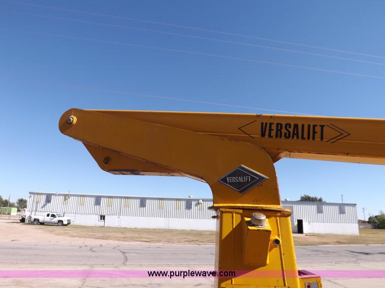image for item H9028 Versalift TEL28G boom