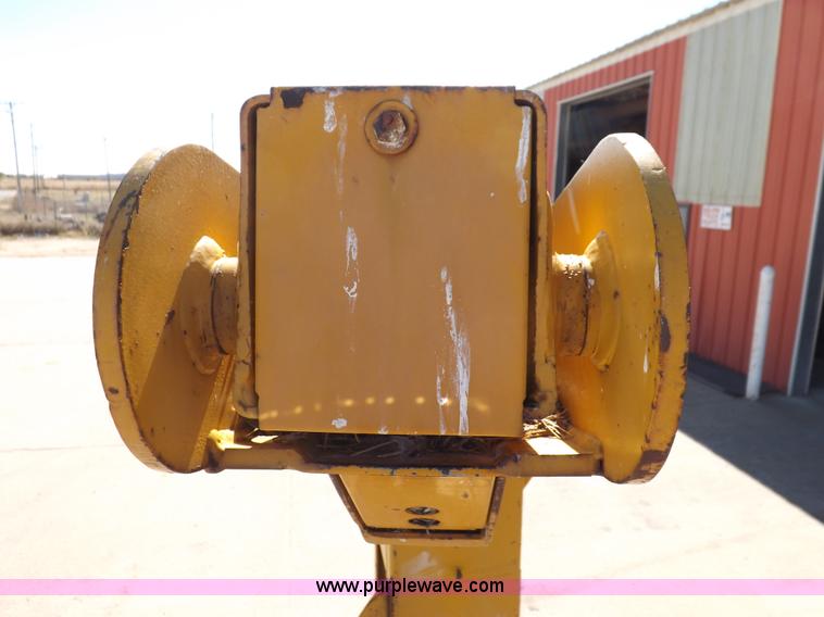 image for item H9028 Versalift TEL28G boom