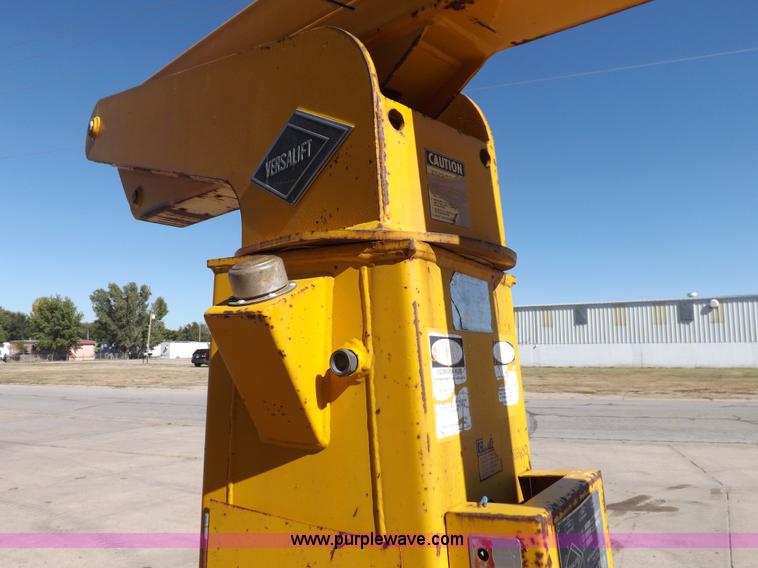 image for item H9028 Versalift TEL28G boom
