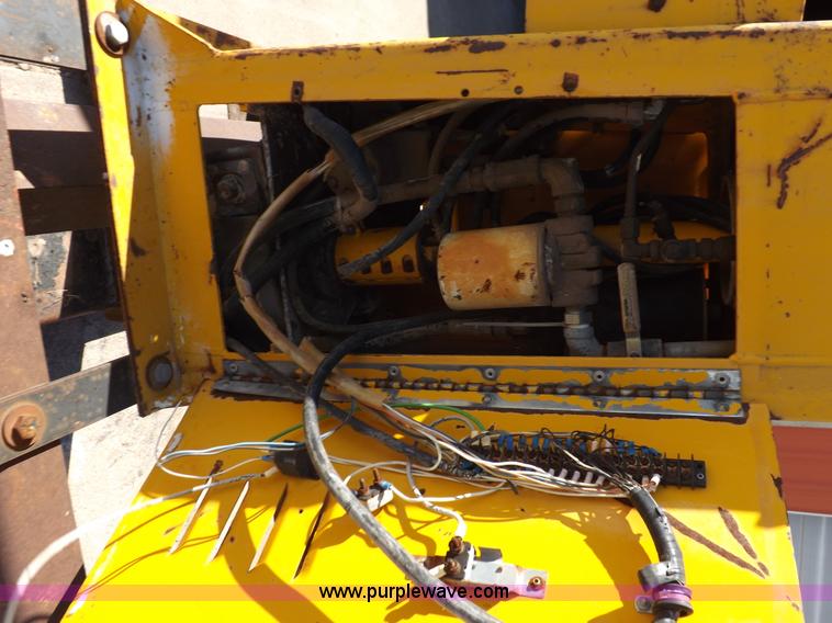 image for item H9028 Versalift TEL28G boom