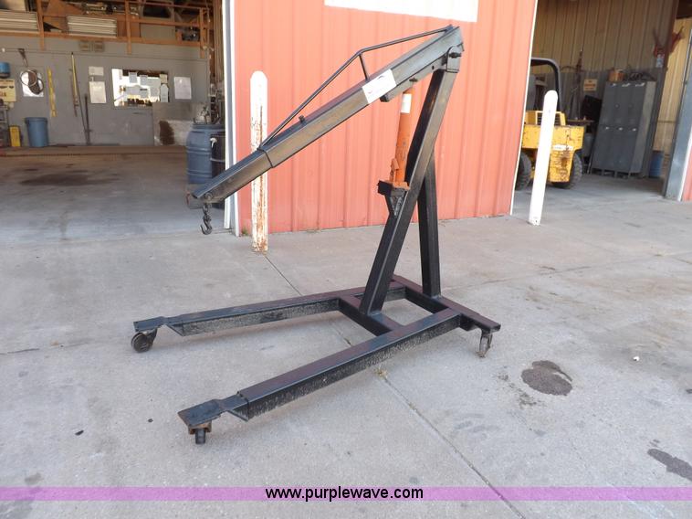 image for item H9045 Engine hoist