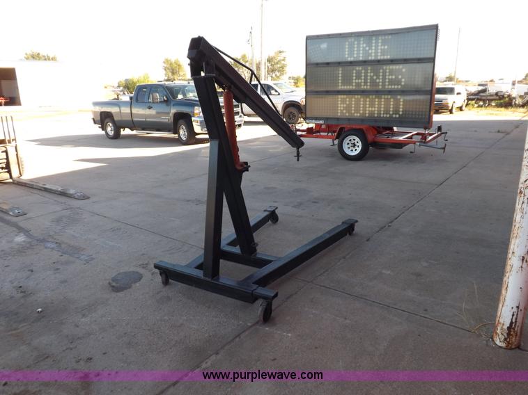 image for item H9045 Engine hoist