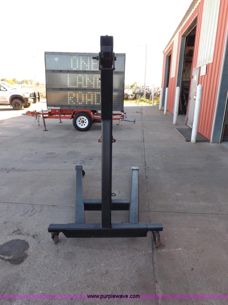 image for item H9045 Engine hoist