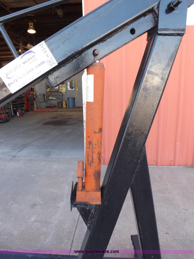 image for item H9045 Engine hoist