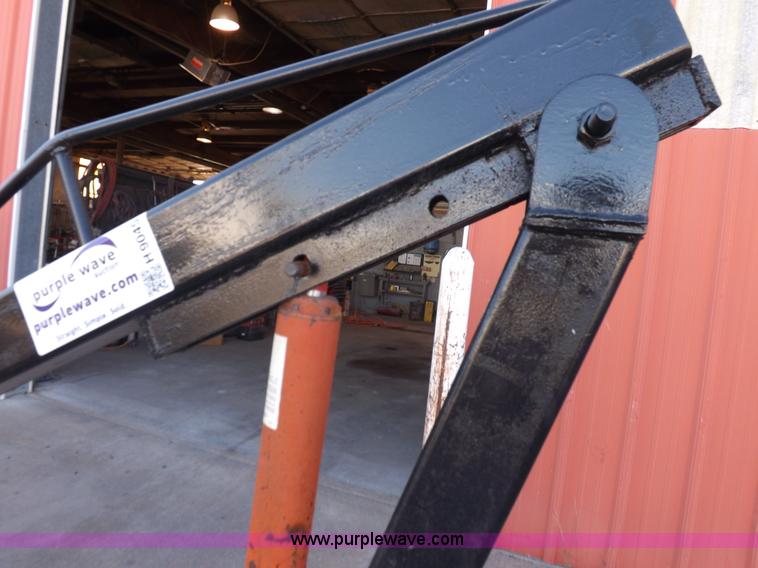 image for item H9045 Engine hoist