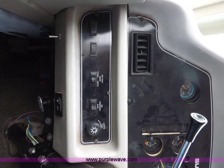 image for item H9059 1990 Itasca Sunflower Winnebago RV