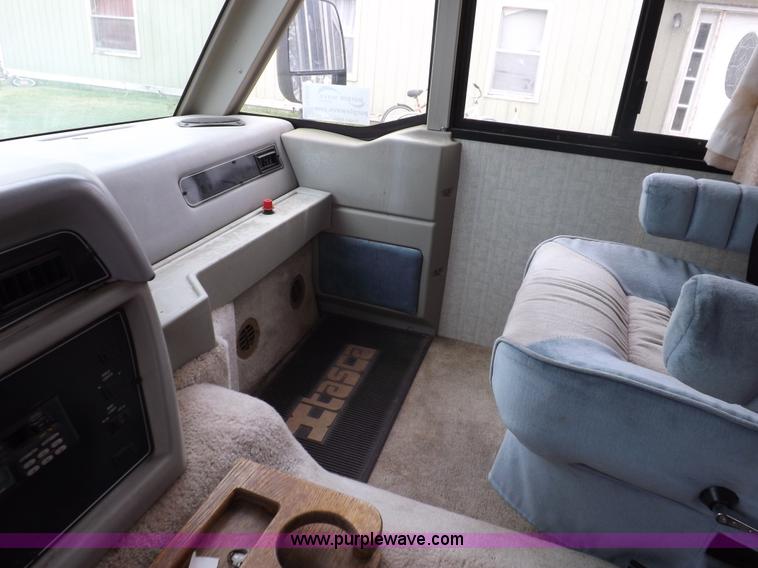 image for item H9059 1990 Itasca Sunflower Winnebago RV