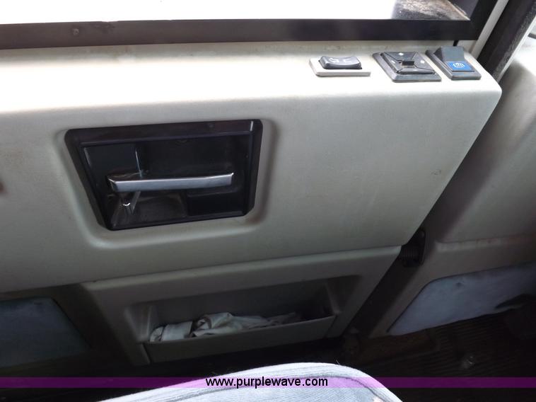 image for item H9059 1990 Itasca Sunflower Winnebago RV