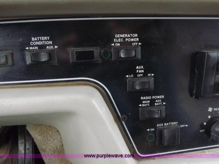 image for item H9059 1990 Itasca Sunflower Winnebago RV