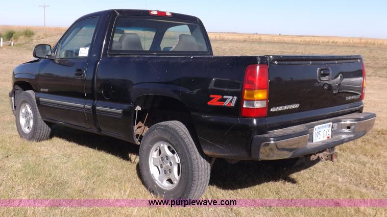 image for item H9061 1999 Chevrolet Silverado 1500 LS pickup truck