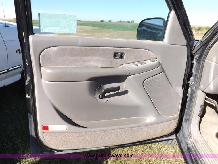 image for item H9061 1999 Chevrolet Silverado 1500 LS pickup truck