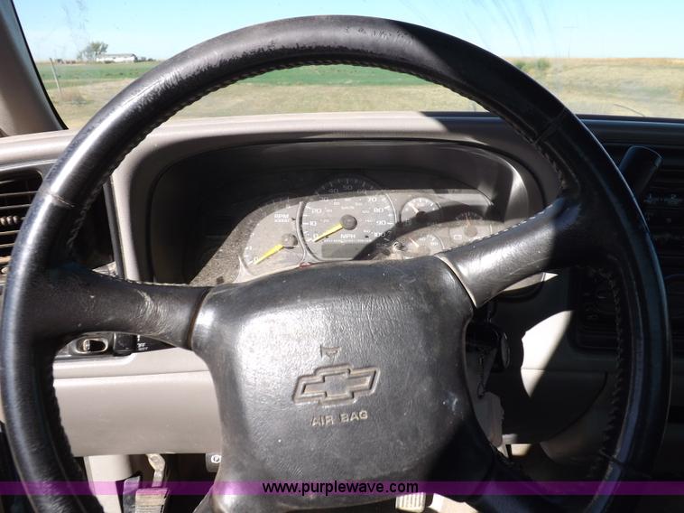 image for item H9061 1999 Chevrolet Silverado 1500 LS pickup truck