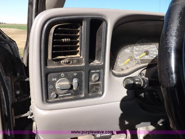 image for item H9061 1999 Chevrolet Silverado 1500 LS pickup truck