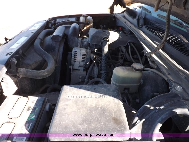 image for item H9061 1999 Chevrolet Silverado 1500 LS pickup truck