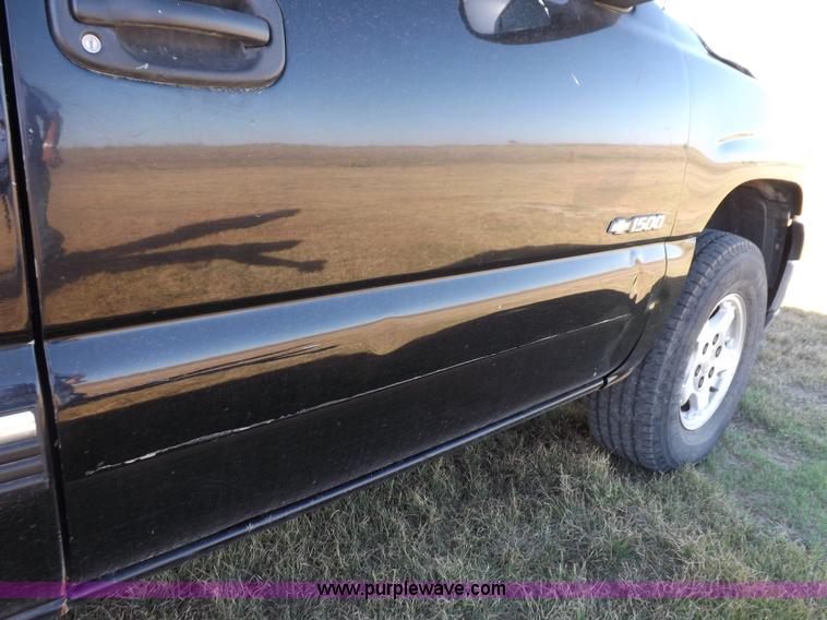 image for item H9061 1999 Chevrolet Silverado 1500 LS pickup truck