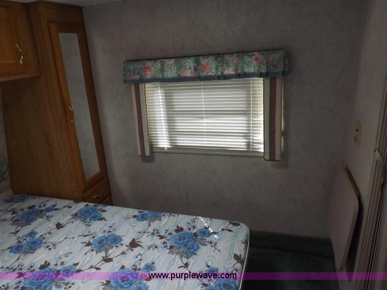 image for item H9082 1996 Seahawk Gulfstream travel trailer