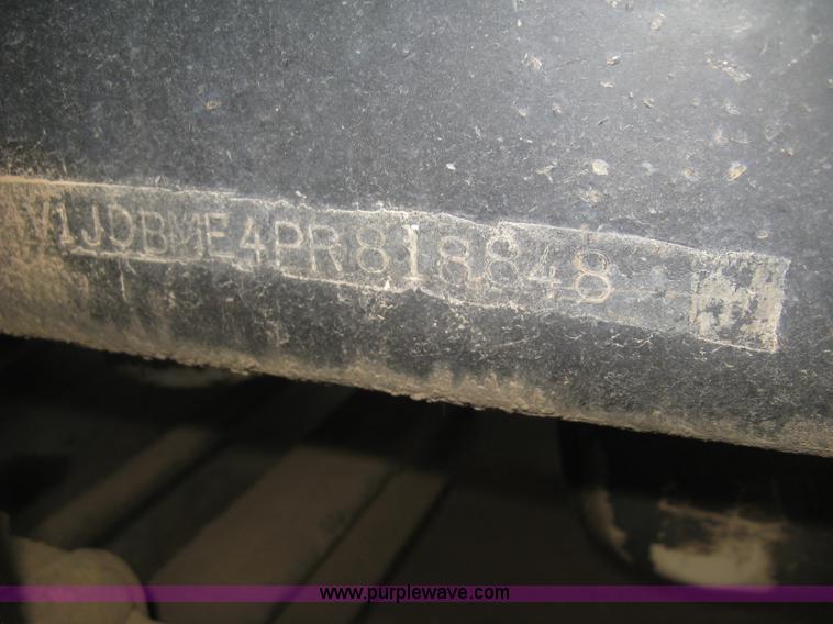 image for item H9494 1993 Volvo WG semi truck