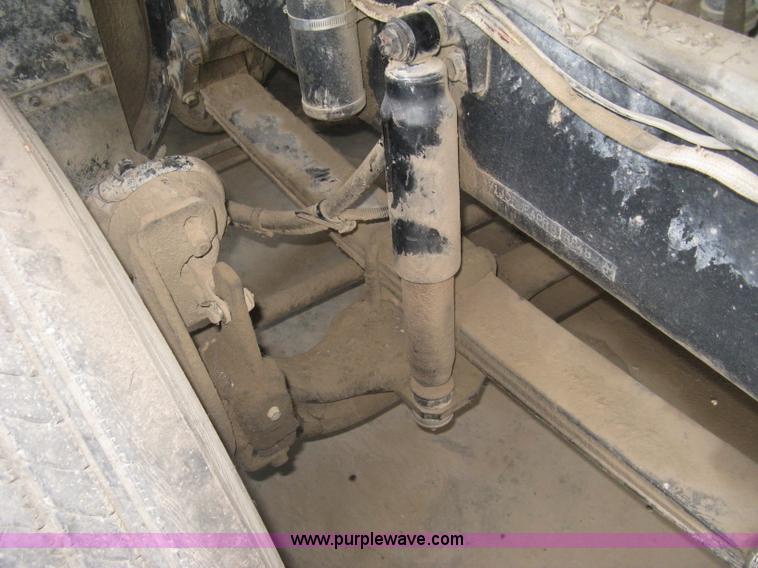 image for item H9494 1993 Volvo WG semi truck