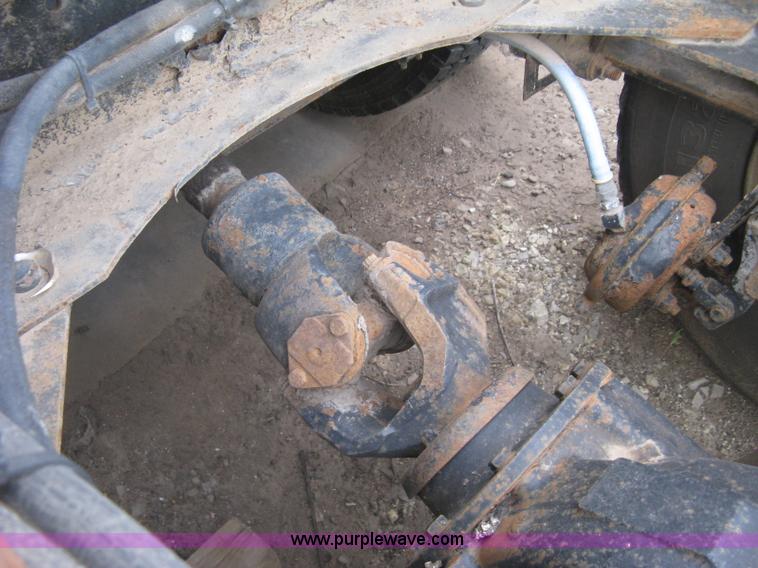 image for item H9494 1993 Volvo WG semi truck