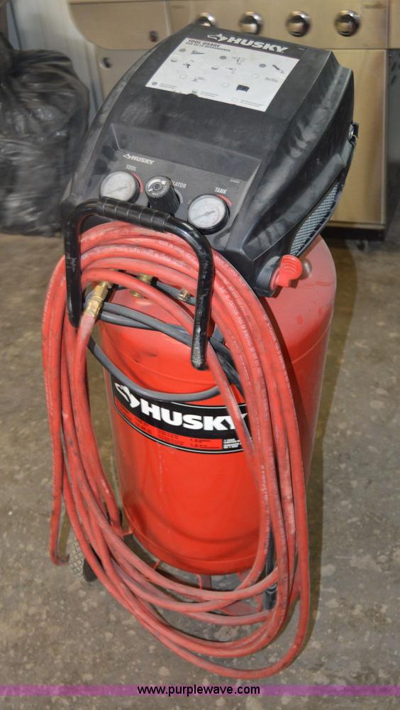 image for item I2945 2002 Titan gooseneck enclosed car hauler trailer