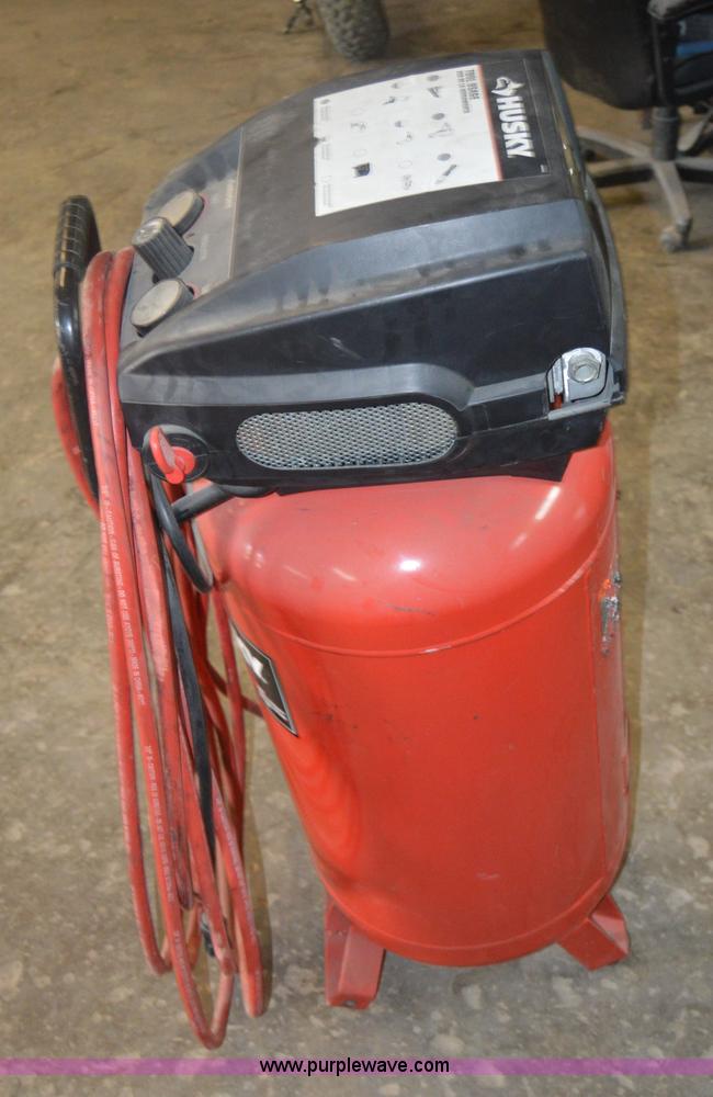 image for item I2945 2002 Titan gooseneck enclosed car hauler trailer