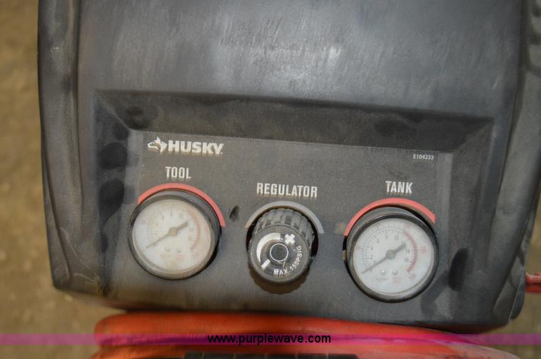 image for item I2945 2002 Titan gooseneck enclosed car hauler trailer