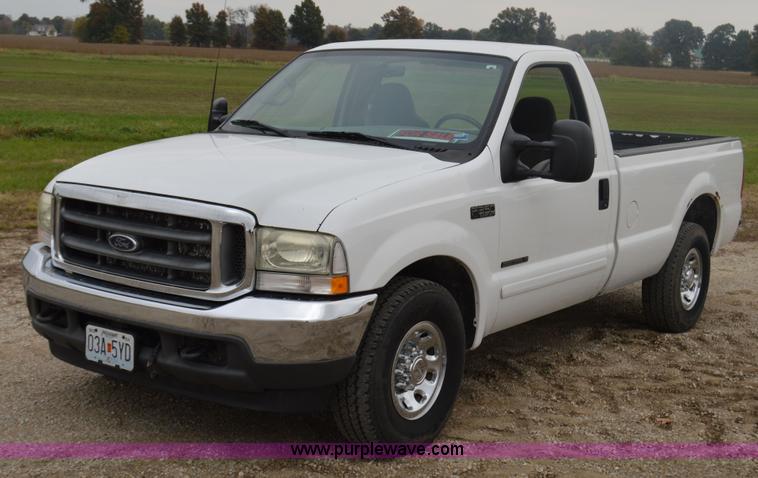 image for item I2946 2002 Ford F350 Super Duty XLT pickup truck