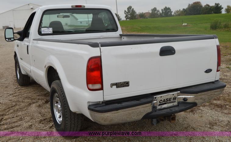 image for item I2946 2002 Ford F350 Super Duty XLT pickup truck