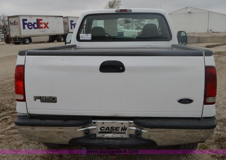 image for item I2946 2002 Ford F350 Super Duty XLT pickup truck