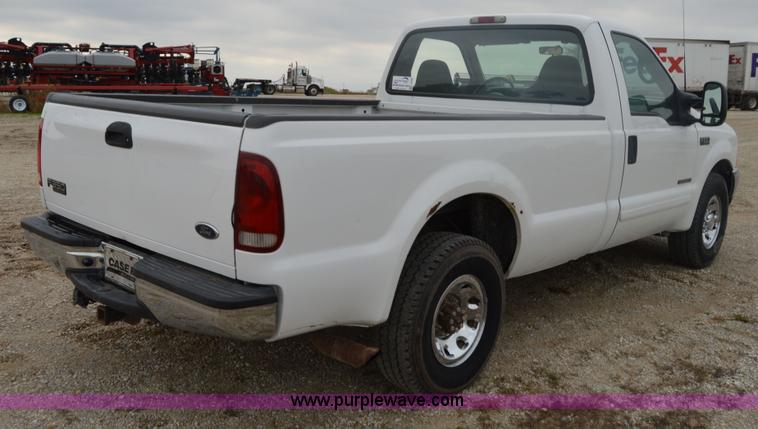 image for item I2946 2002 Ford F350 Super Duty XLT pickup truck