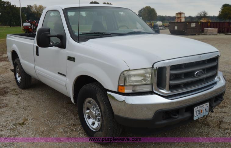 image for item I2946 2002 Ford F350 Super Duty XLT pickup truck