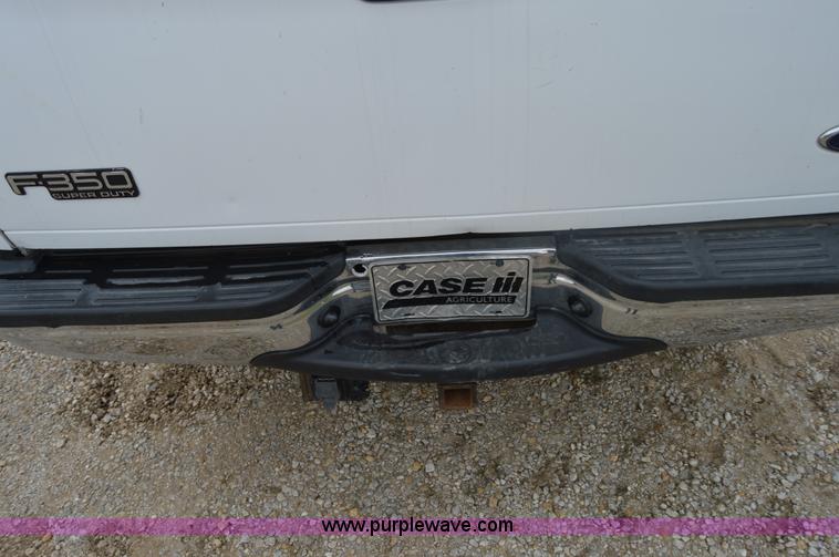 image for item I2946 2002 Ford F350 Super Duty XLT pickup truck