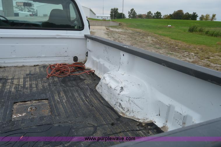 image for item I2946 2002 Ford F350 Super Duty XLT pickup truck