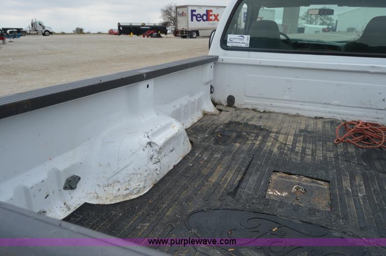 image for item I2946 2002 Ford F350 Super Duty XLT pickup truck