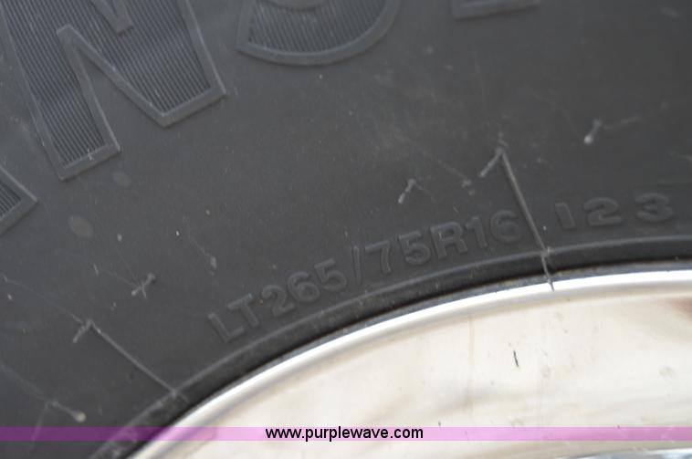 image for item I2946 2002 Ford F350 Super Duty XLT pickup truck