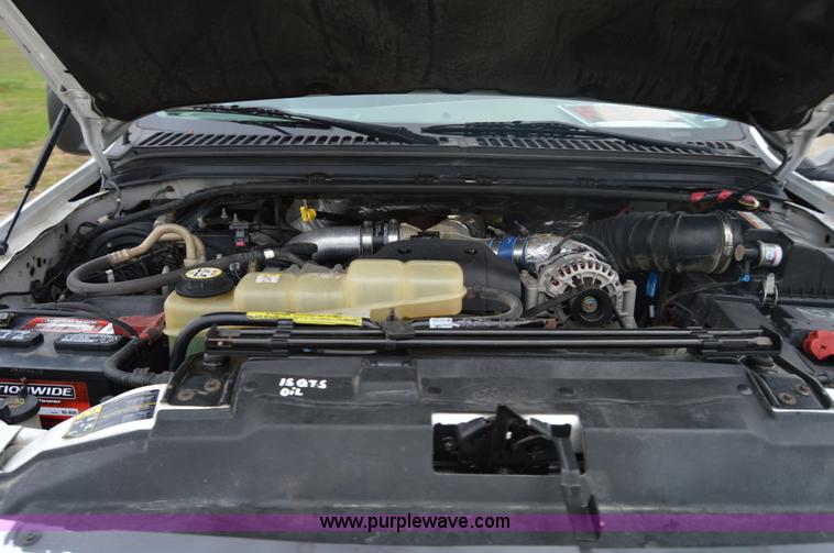 image for item I2946 2002 Ford F350 Super Duty XLT pickup truck