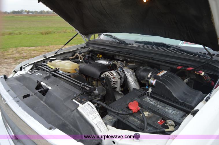 image for item I2946 2002 Ford F350 Super Duty XLT pickup truck