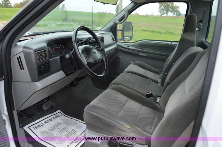 image for item I2946 2002 Ford F350 Super Duty XLT pickup truck