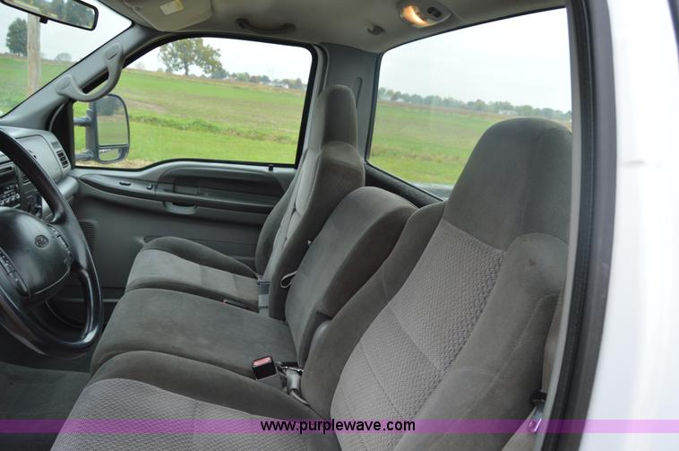 image for item I2946 2002 Ford F350 Super Duty XLT pickup truck