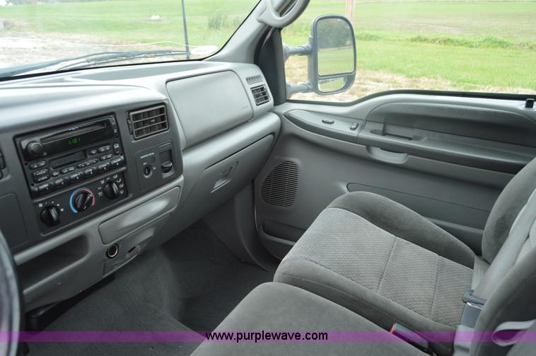 image for item I2946 2002 Ford F350 Super Duty XLT pickup truck