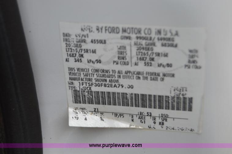 image for item I2946 2002 Ford F350 Super Duty XLT pickup truck