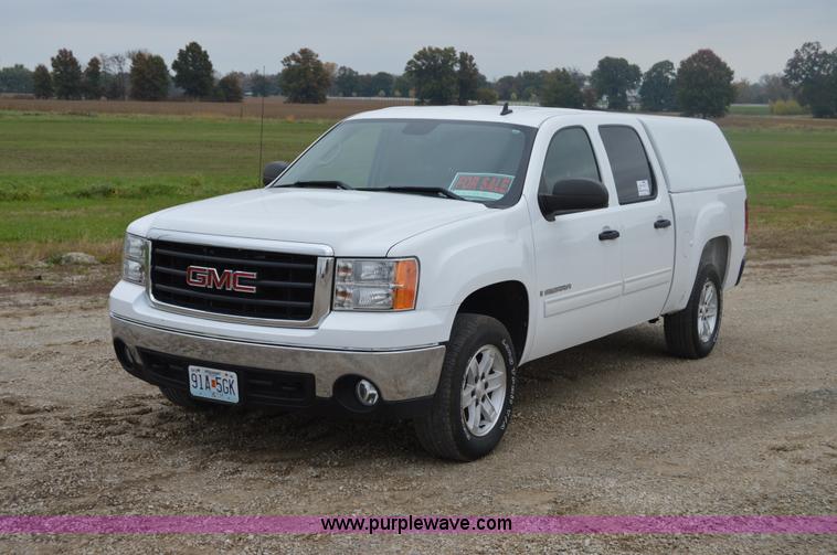 image for item I2947 2008 GMC Sierra 1500 pickup truck