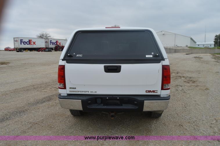 image for item I2947 2008 GMC Sierra 1500 pickup truck