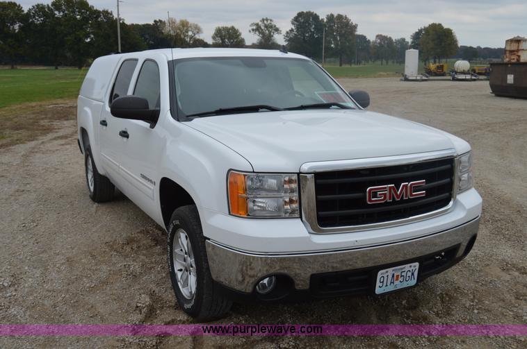 image for item I2947 2008 GMC Sierra 1500 pickup truck