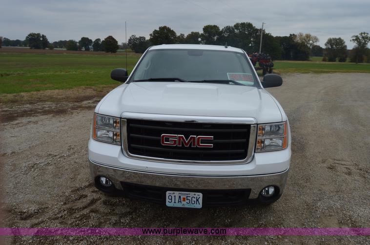 image for item I2947 2008 GMC Sierra 1500 pickup truck