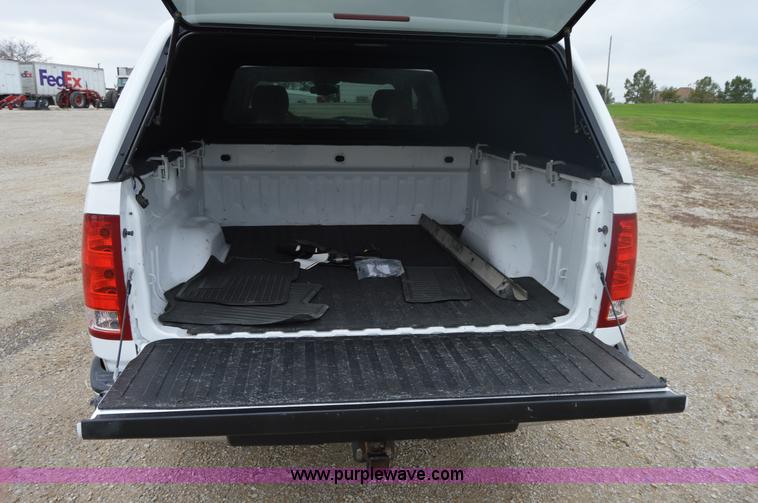 image for item I2947 2008 GMC Sierra 1500 pickup truck
