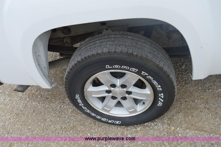 image for item I2947 2008 GMC Sierra 1500 pickup truck