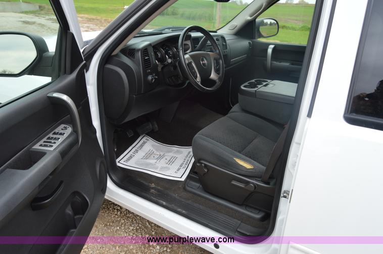 image for item I2947 2008 GMC Sierra 1500 pickup truck