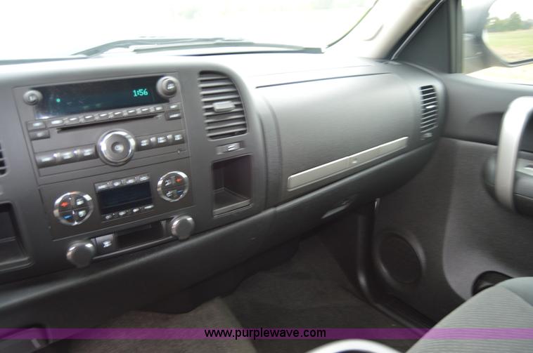 image for item I2947 2008 GMC Sierra 1500 pickup truck